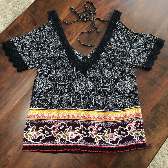 Cold Shoulder Crop Top - Picture 1 of 3
